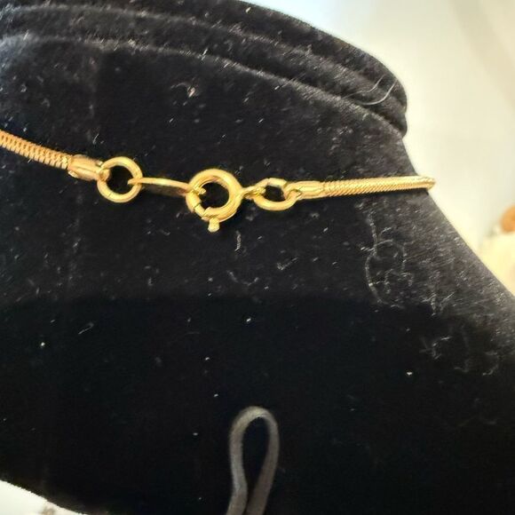 Chic Gold Swirl Pendant Necklace - Picture 2 of 2